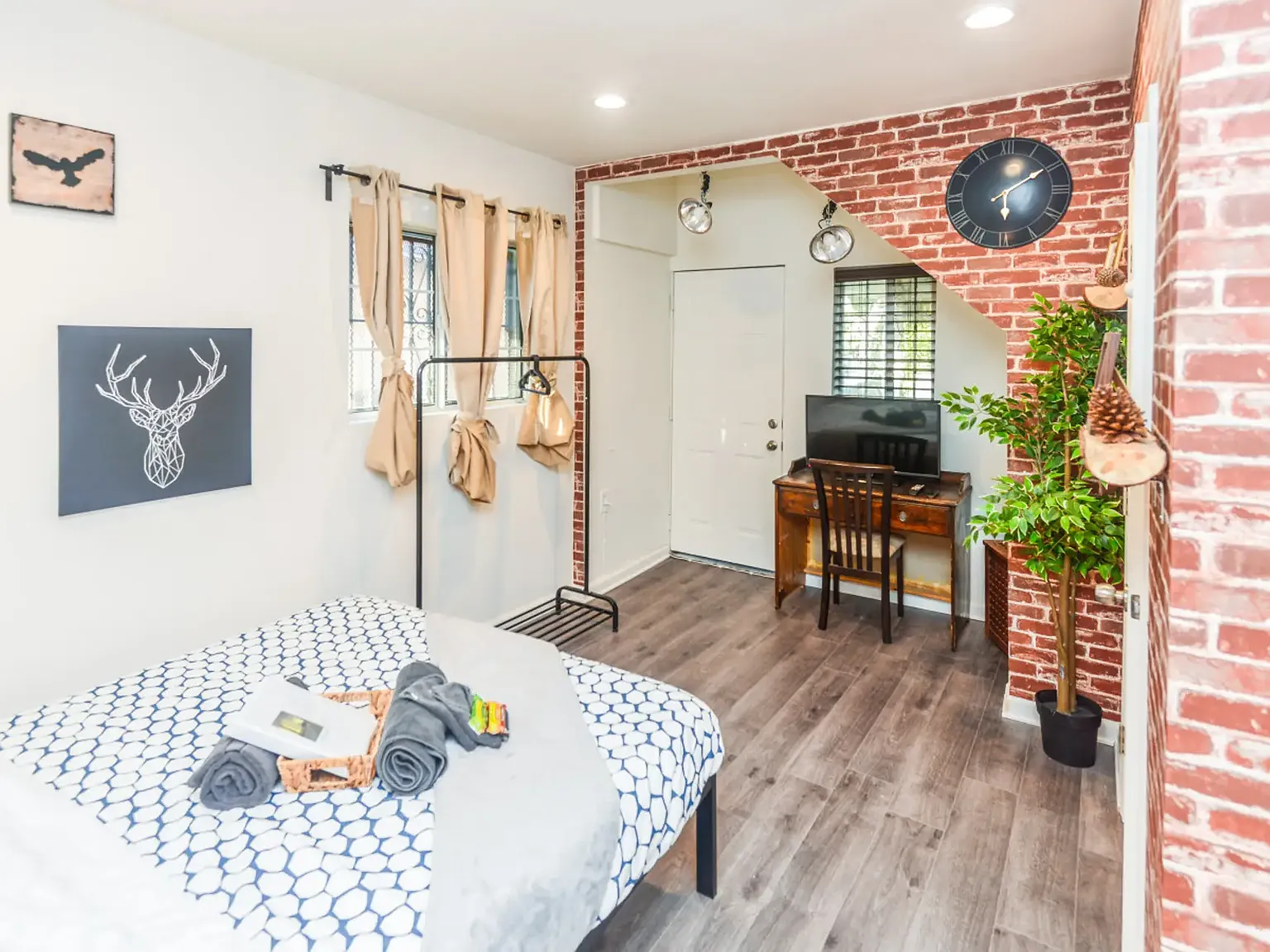 6 bed, $1,550 — Photo 4