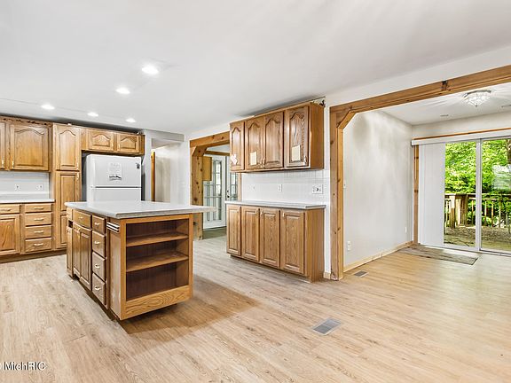 3rd image of 38 70th St