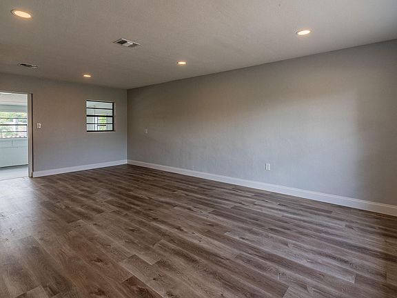 5th image of 3895 Deauville St