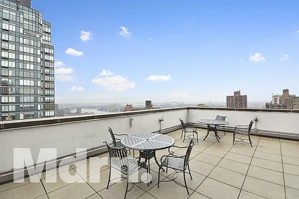 Rented by Mdrn Residential | media 38