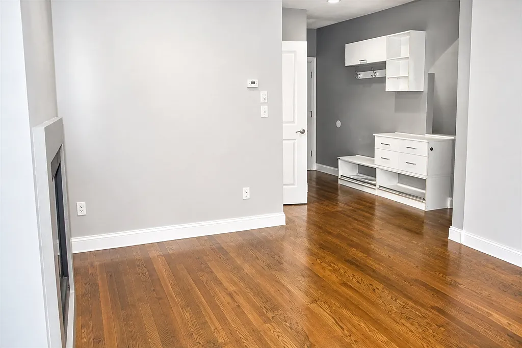 2 bed, 2.0 bath, 1030 sqft, $4,000 — Photo 3