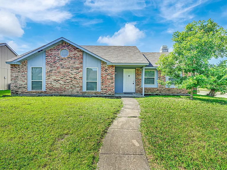 1300 Rivercrest Blvd — Photo 1