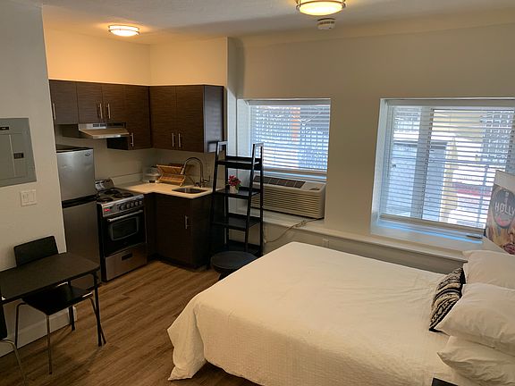2nd image of 1417 N Bronson Ave #211