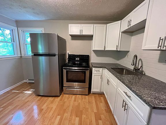 Stainless Steel Appliances, Granite Countertops!