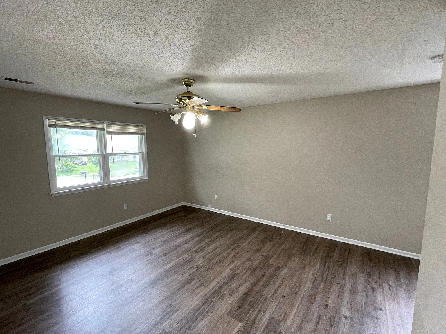 2 bedroom duplex for Rent - Move in Special! — Photo 3