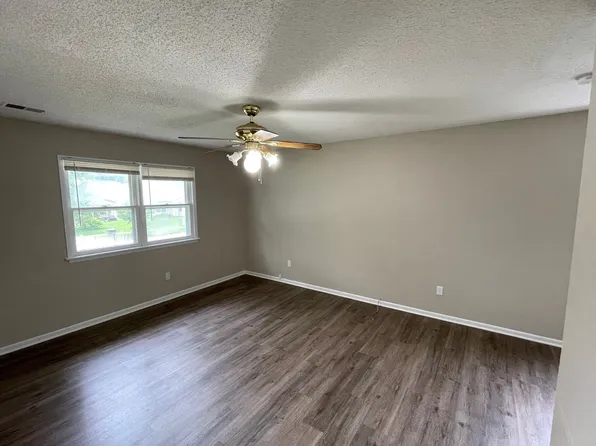 802 SE 10th St, Des Moines, IA 50309