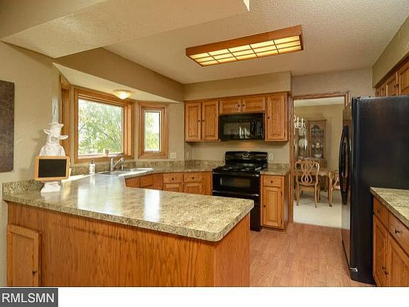3rd image of 4610 Shenandoah Ln N