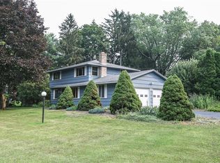 1250 Crown Point Dr, Webster, NY 14580