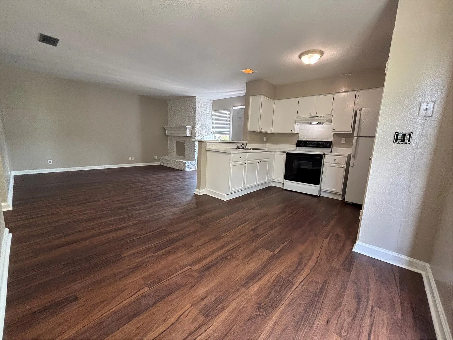 2 bed, 1.0 bath, 780 sqft, $995 — Photo 3