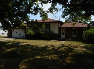 205 Elm St, Van Horne, IA 52346