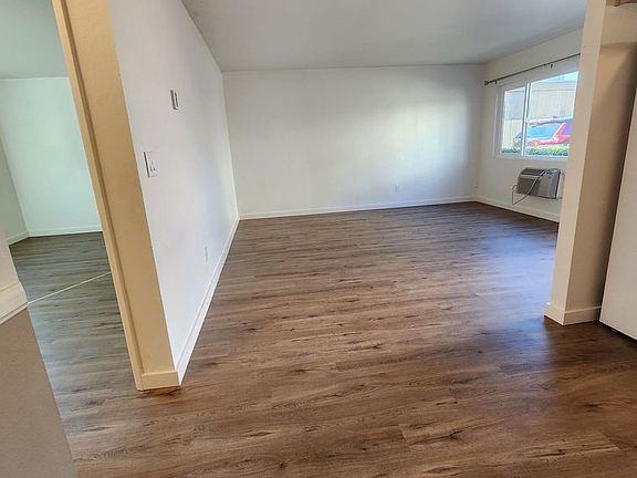 4th image of 4419 Rosebud Ln #D