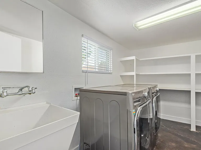 1019 S Una Ave — Photo 15