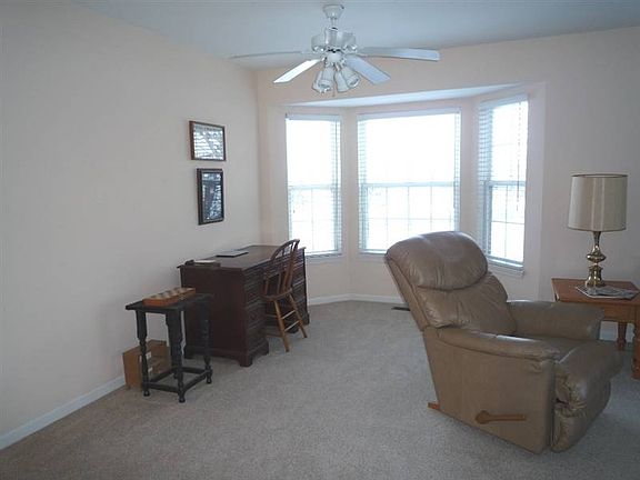 5th image of 1117 Manchester Cir