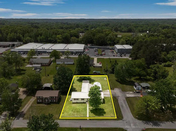 1300 S Polk St, Tullahoma, TN 37388