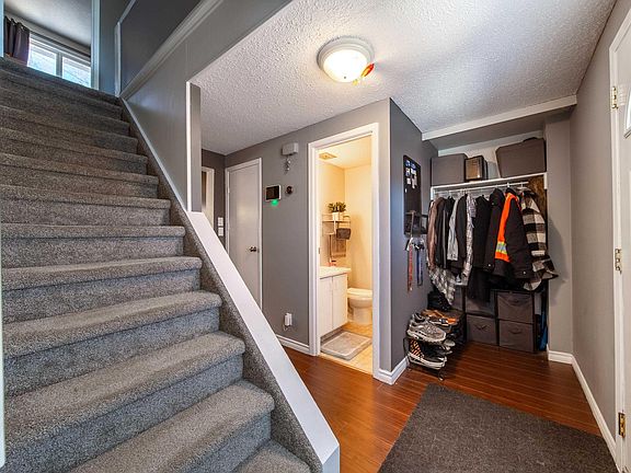 4th image of 72 Ridgewood Ter