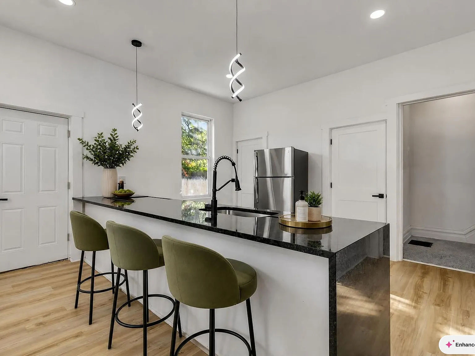 3 bed, 1088 sqft, $1,775 — Photo 3