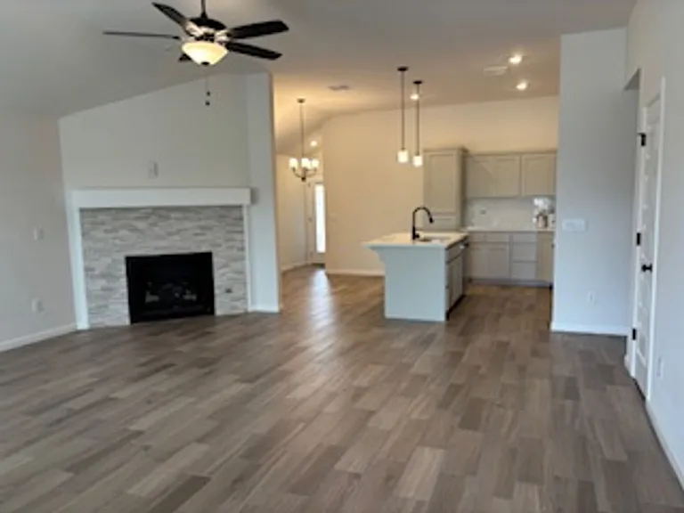 18200 Austin Ct — Photo 3