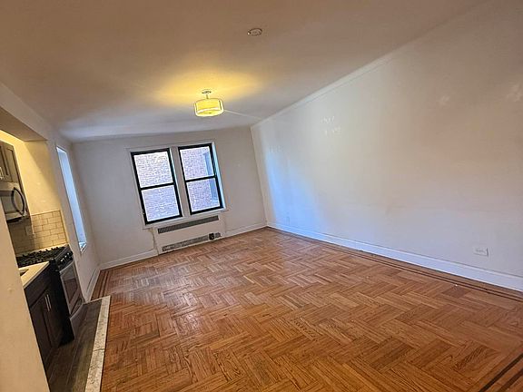 3rd image of 181 Hawthorne St APT 4J