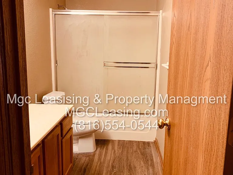 204-206 NW Parker Dr — Photo 6