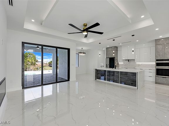 3rd image of 559 NE 4th Terrace Cpe