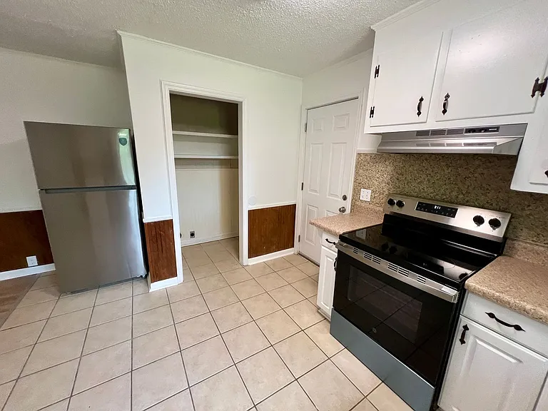 213 Kingnut Dr — Photo 10