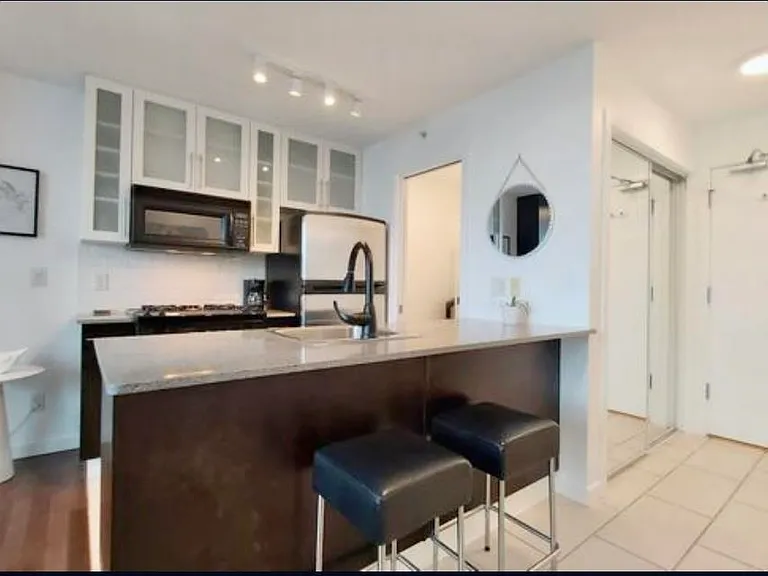 1225 Richards St #1905 — Photo 12