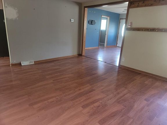4th image of 512 Coal St