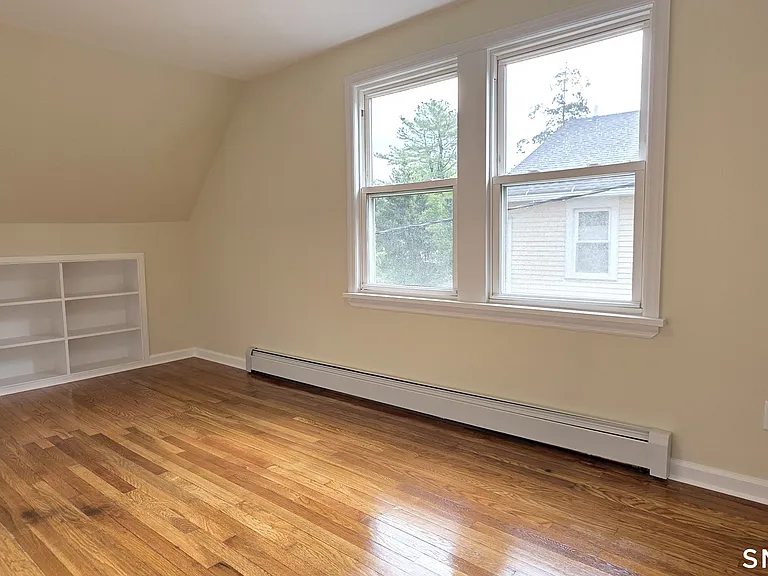 782 Center St — Photo 21