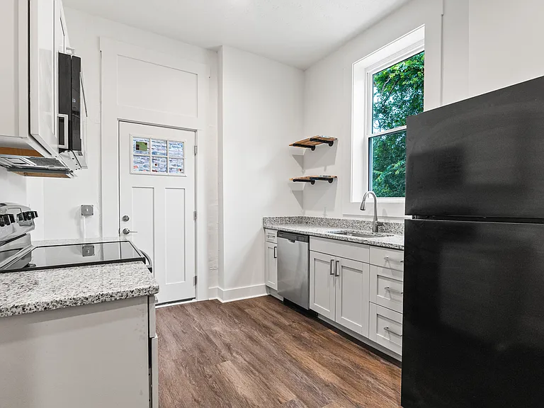 427 Whiteman St #2 — Photo 8