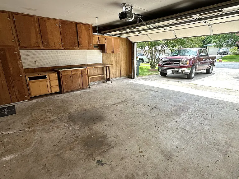 708 Creek St — Photo 8