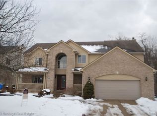 2690 Greenlawn Ave, Commerce Township, MI 48382