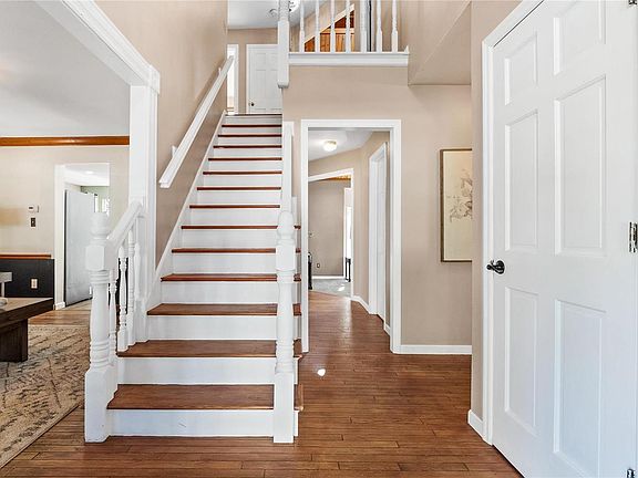5th image of 405 Forsheer Dr