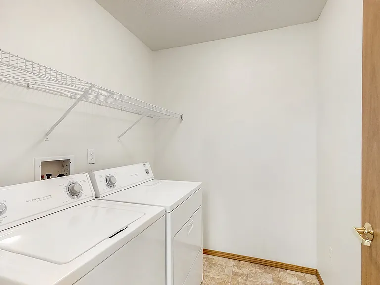 Platinum Valley Apartments — Photo 68