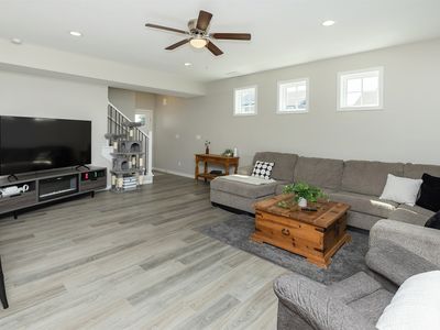 220 Amberwood Dr, Pleasant Hill, IA, 50327