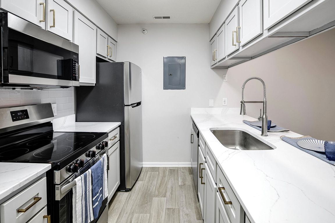 Lakeview Park - 510 Surfside Dr Lincoln NE (7 units available