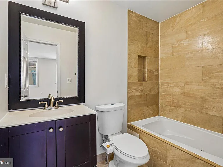 1339 C St NE — Photo 15