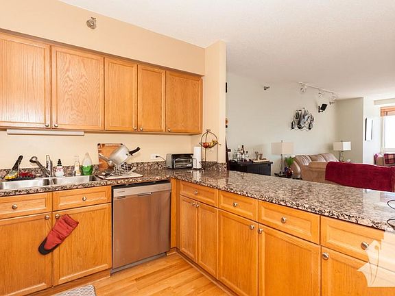 3rd image of 502 N McClurg Ct #41527
