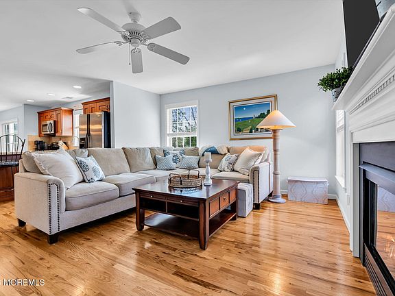 4th image of 2404 Chestnut Street