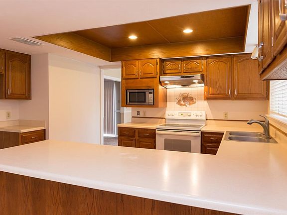 2nd image of 2906 Sycamore Springs Ct