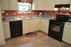 4th image of 38 Longwood Dr