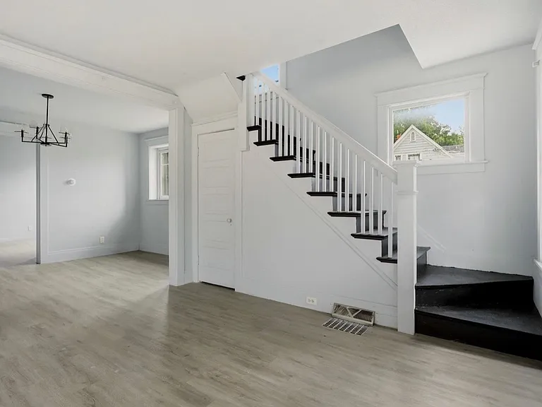 814 Mackinaw St — Photo 4