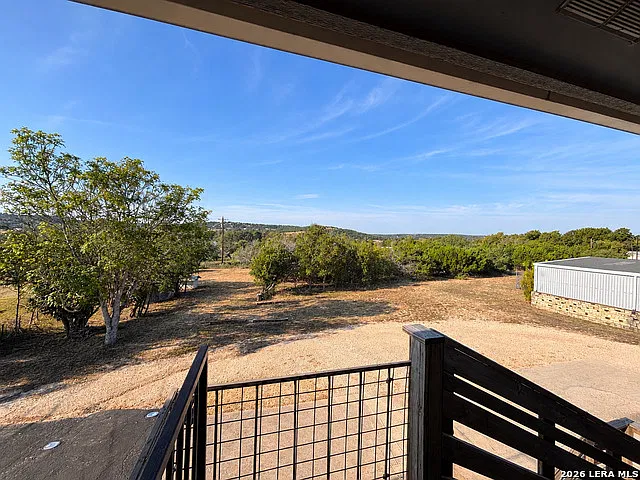 3 bed, 2.0 bath, 1740 sqft, $1,800 — Photo 2