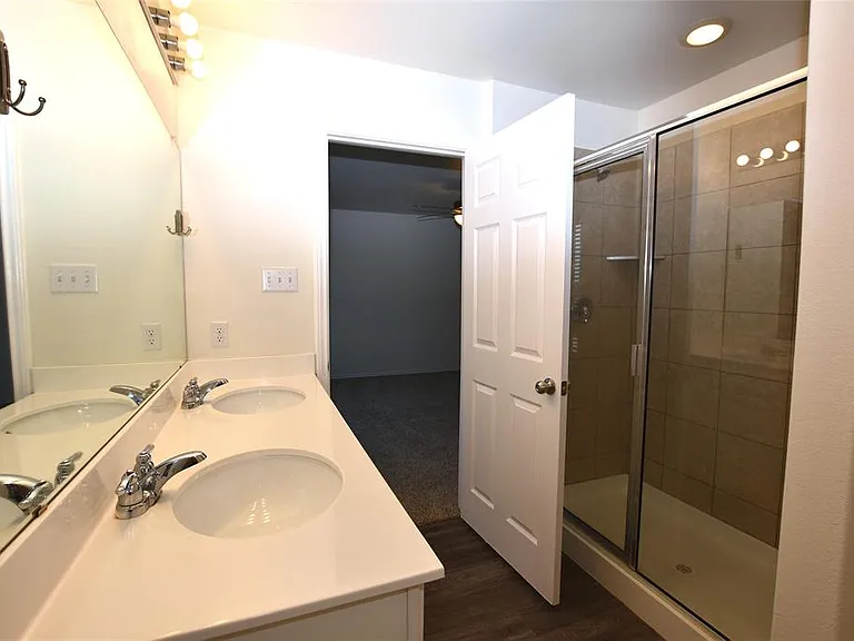 700 Bayberry Cir — Photo 6