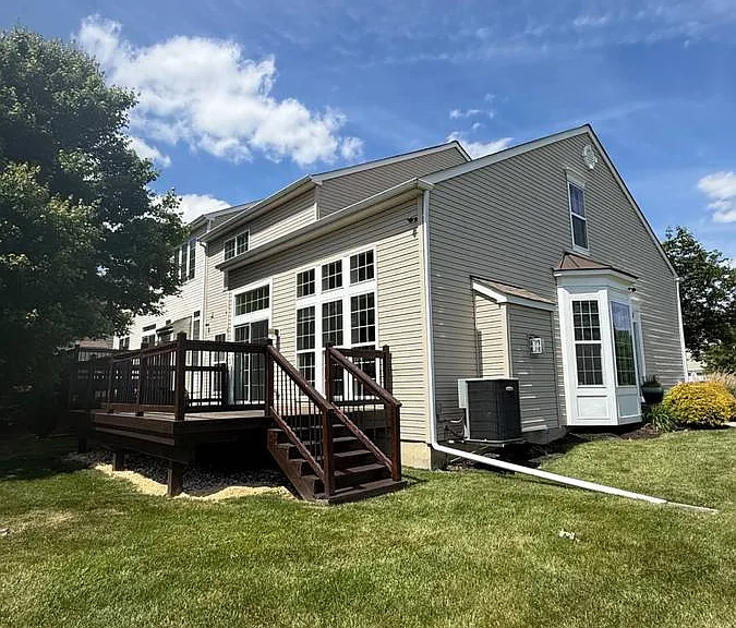 1812 Emerald Dr S — Photo 2