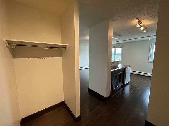 3rd image of 306-10230 106th Ave #306