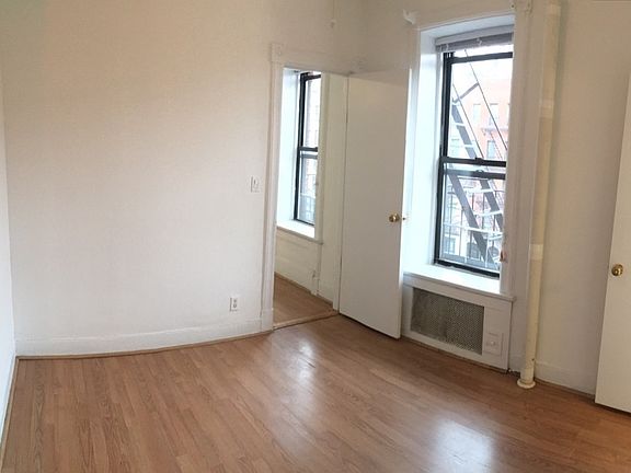 5th image of 934 Columbus Ave #4W