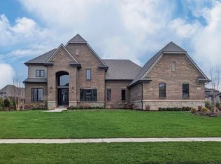 3762 Royal Berkshire Ln, Oakland, MI 48363