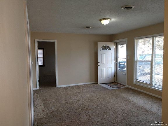 3rd image of 836 Navaho Ave