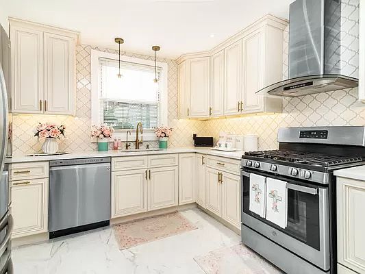 5th image of 637 Logan Ave