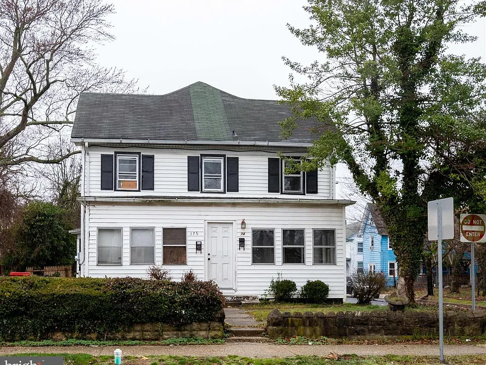 174 South Ave